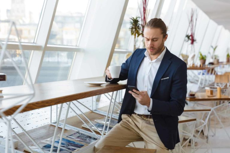 Read more about the article Want to connect and engage with employees? Build a workforce mobile app.